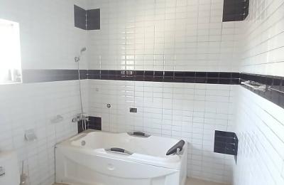 A NEWLY BUILT MAGNIFICENT 5 BEDROOM fully detached duplex